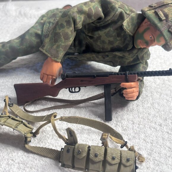 Hasbro GI Joe Blue Eyes Camo Utilities Jointed Rifle Ammo Pouch Helmet Marine 96 - Picture 8 of 13